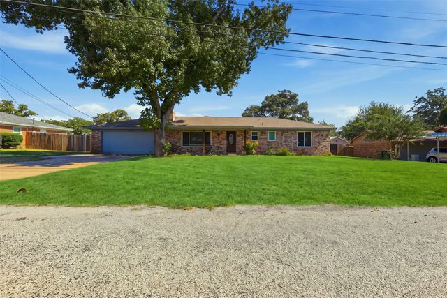 2609 Oaks Drive, Granbury, TX 76049
