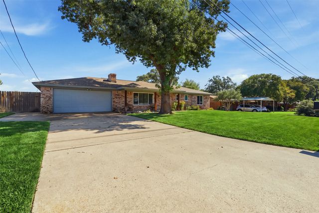 2609 Oaks Drive, Granbury, TX 76049