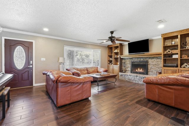 2609 Oaks Drive, Granbury, TX 76049