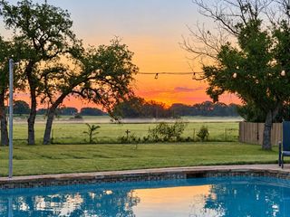 2609 Oaks Drive, Granbury, TX 76049