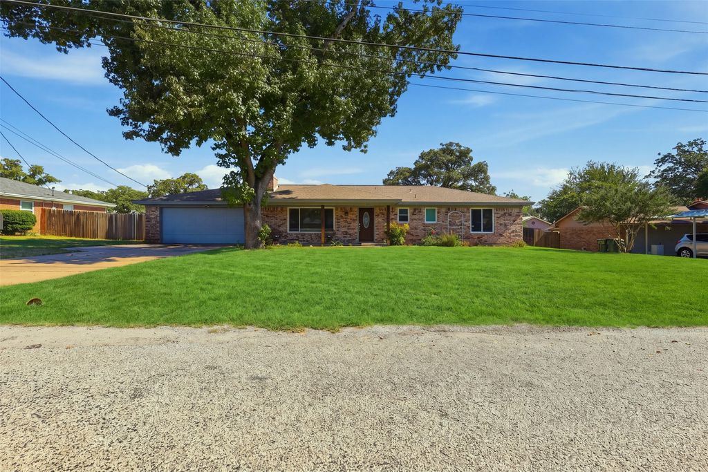2609 Oaks Drive, Granbury, TX 76049 — photo 4