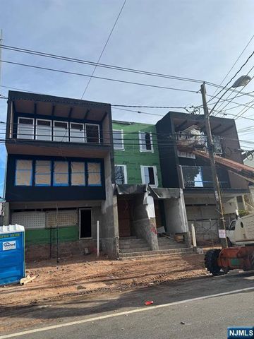 678 18th Street, Newark, NJ 07103