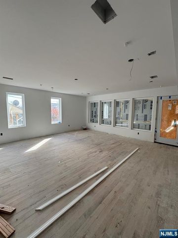 678 18th Street, Newark, NJ 07103