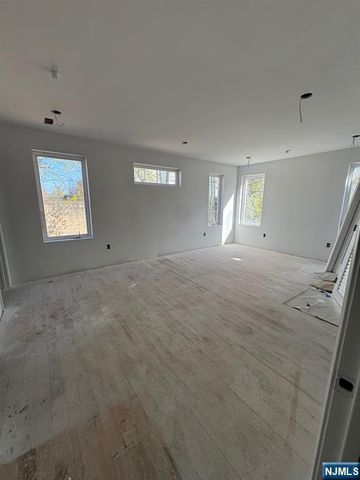678 18th Street, Newark, NJ 07103