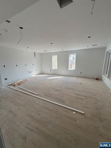 678 18th Street, Newark, NJ 07103