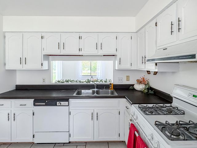 1108 Saratoga Lane, Chesterton, IN 46304