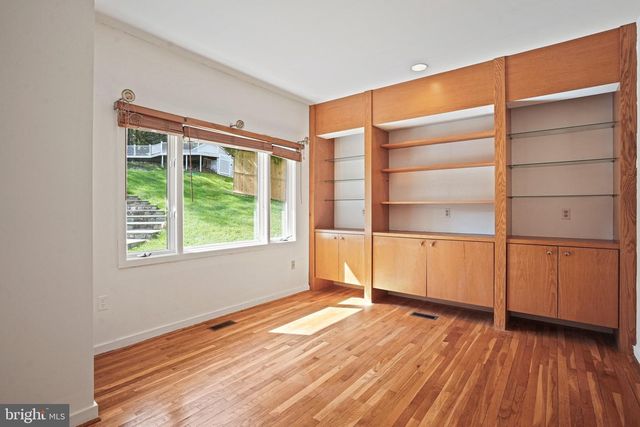 10320 GLEN RD, Potomac, MD 20854