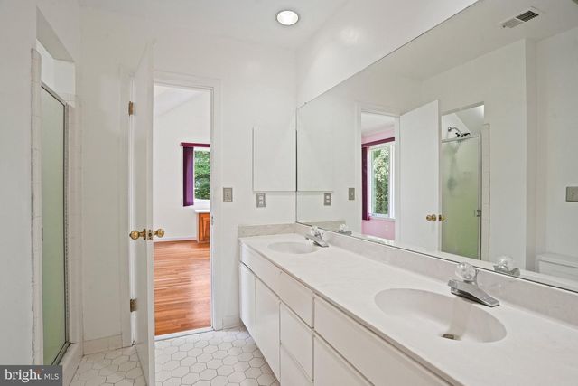 10320 GLEN RD, Potomac, MD 20854
