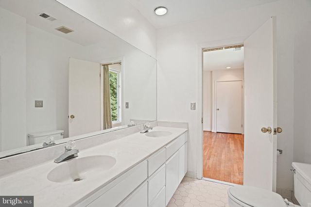 10320 GLEN RD, Potomac, MD 20854