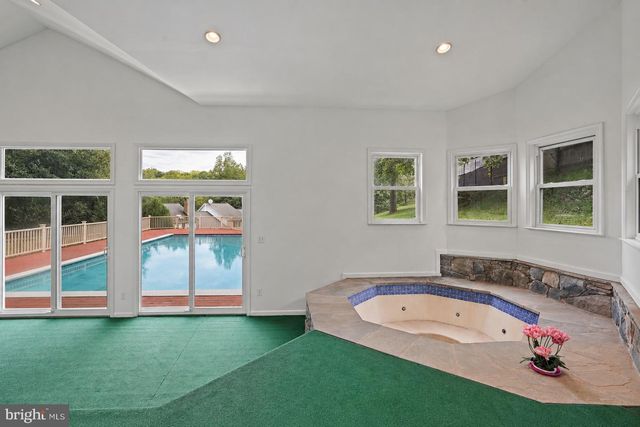 10320 GLEN RD, Potomac, MD 20854