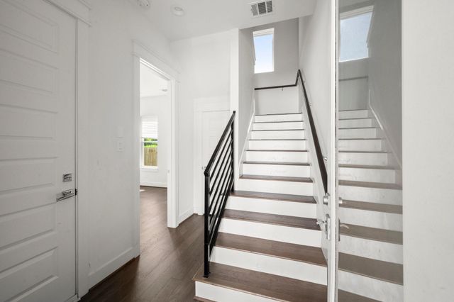 4706 Independence Heights, Houston, TX 77018