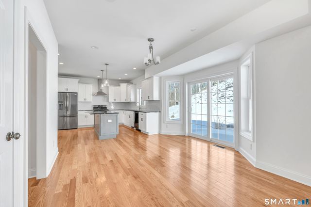 28 Hunting Ridge Road, Middlebury, CT 06762