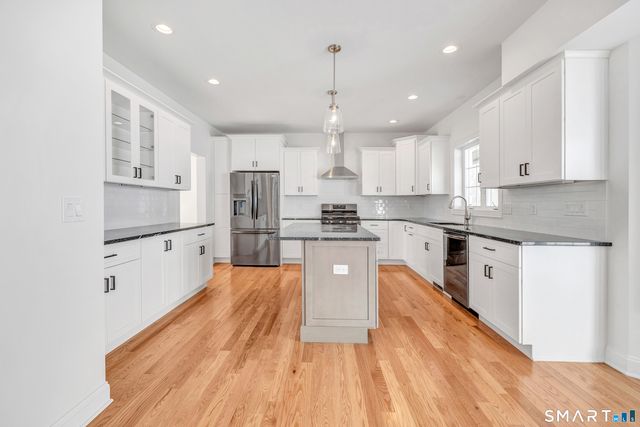 28 Hunting Ridge Road, Middlebury, CT 06762