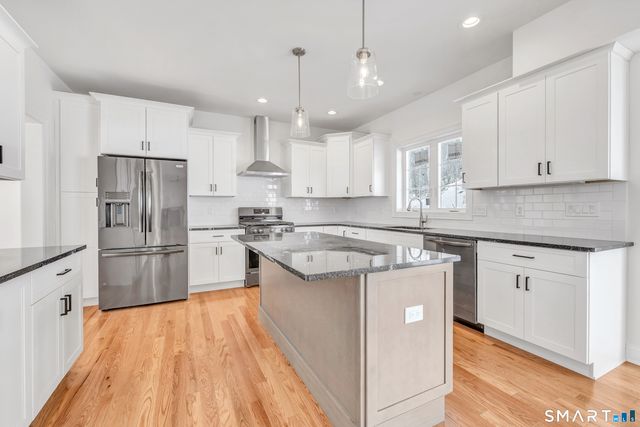 28 Hunting Ridge Road, Middlebury, CT 06762