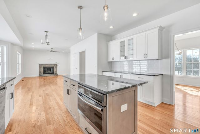 28 Hunting Ridge Road, Middlebury, CT 06762