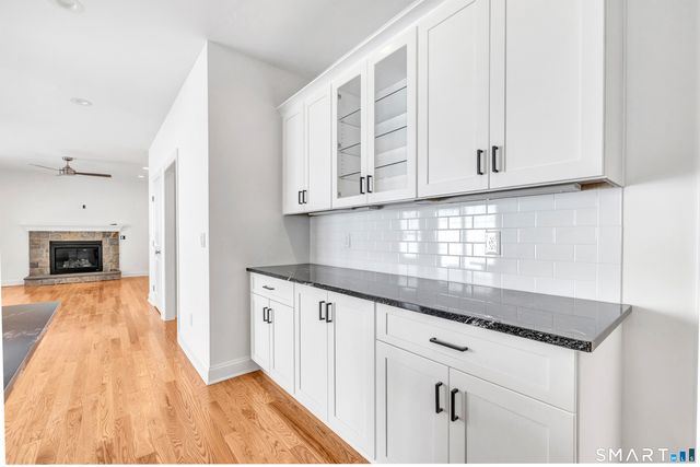 28 Hunting Ridge Road, Middlebury, CT 06762