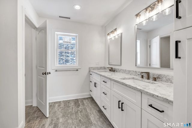 28 Hunting Ridge Road, Middlebury, CT 06762