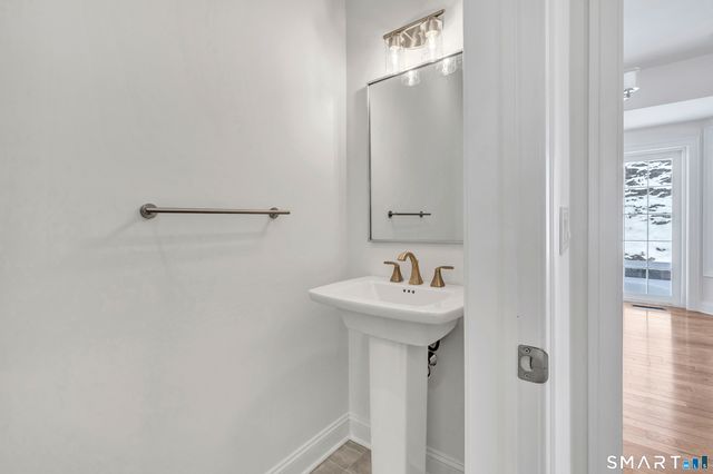 28 Hunting Ridge Road, Middlebury, CT 06762