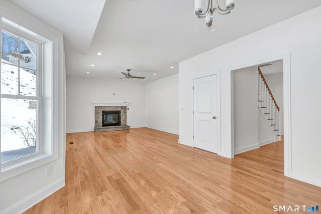 28 Hunting Ridge Road, Middlebury, CT 06762