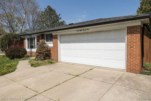4829 Wolgast Drive, Warren, MI 48092