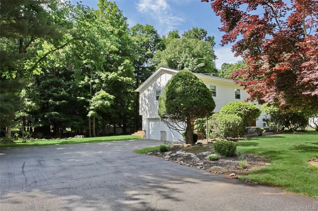 29 Thomsen Drive, Airmont, NY 10952
