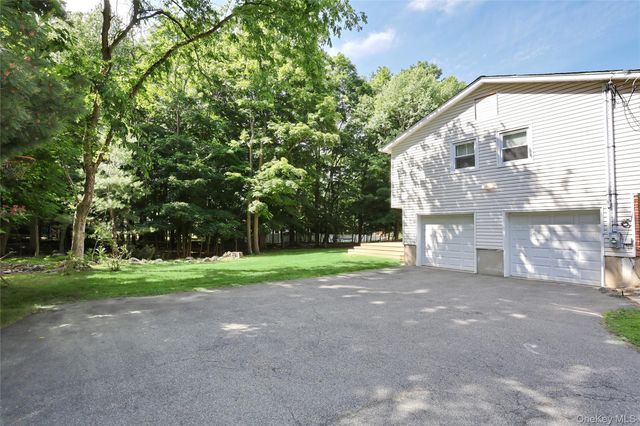 29 Thomsen Drive, Airmont, NY 10952