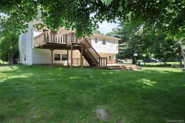 29 Thomsen Drive, Airmont, NY 10952