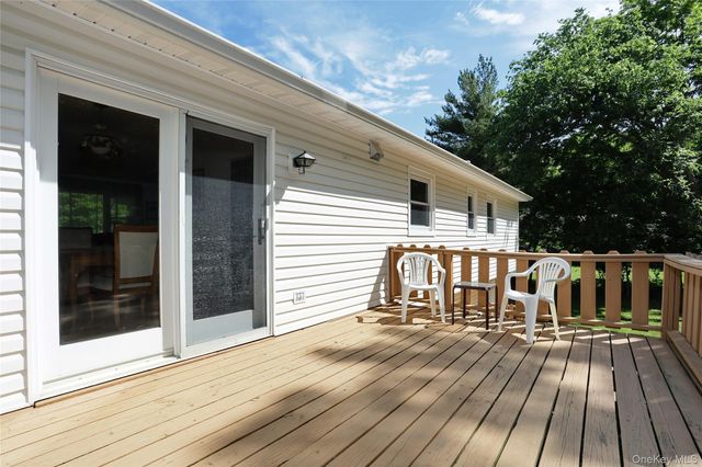 29 Thomsen Drive, Airmont, NY 10952