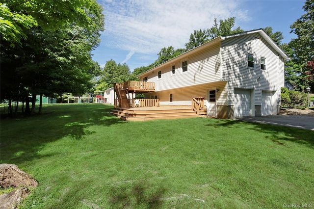 29 Thomsen Drive, Airmont, NY 10952