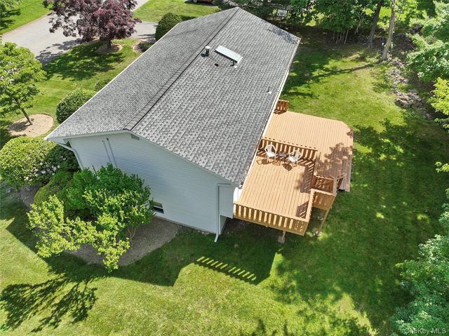 29 Thomsen Drive, Airmont, NY 10952