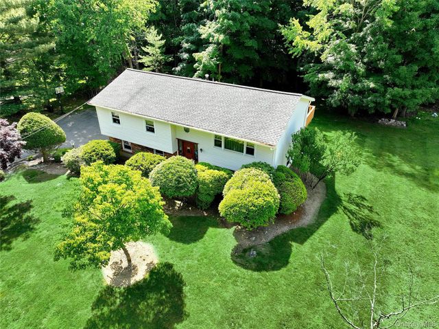 29 Thomsen Drive, Airmont, NY 10952