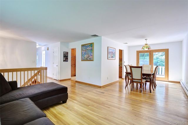 29 Thomsen Drive, Airmont, NY 10952