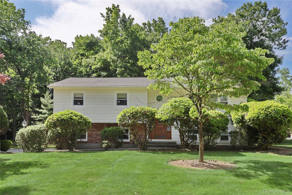 29 Thomsen Drive, Airmont, NY 10952