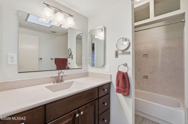 6758 E Vía Dorado, Tucson, AZ 85715