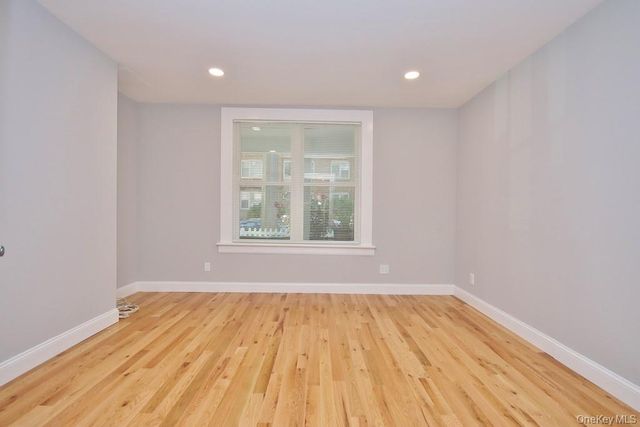 521 E 235th Street, Bronx, NY 10470