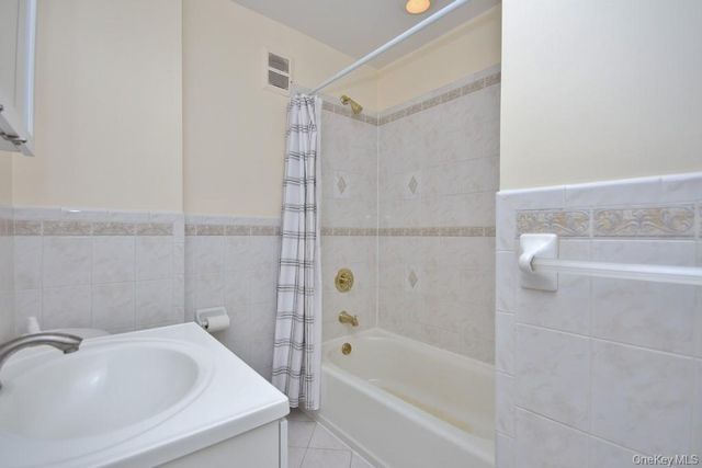 521 E 235th Street, Bronx, NY 10470