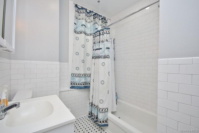 521 E 235th Street, Bronx, NY 10470