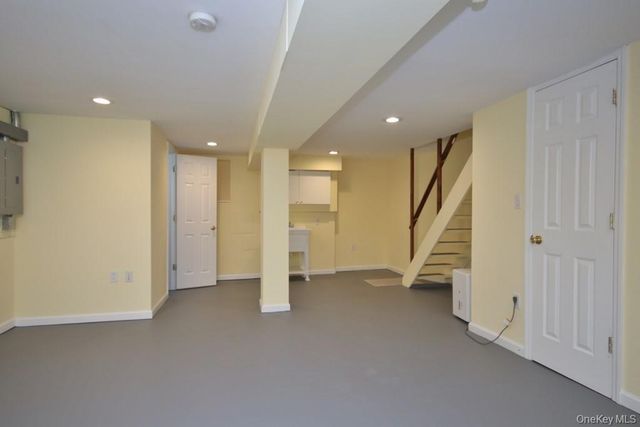 521 E 235th Street, Bronx, NY 10470