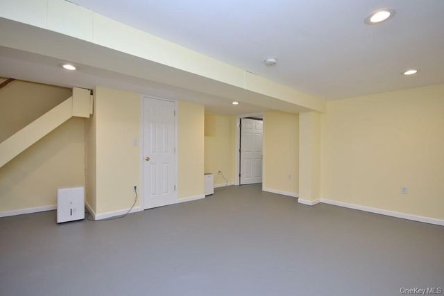 521 E 235th Street, Bronx, NY 10470