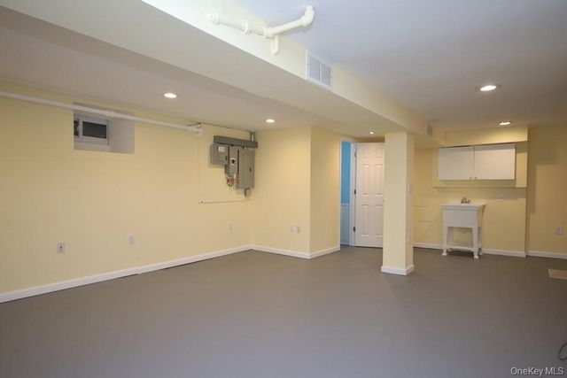 521 E 235th Street, Bronx, NY 10470