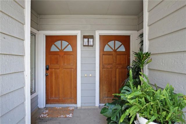 260 Victoria Street 32, Costa Mesa, CA 92627