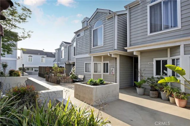 260 Victoria Street 32, Costa Mesa, CA 92627