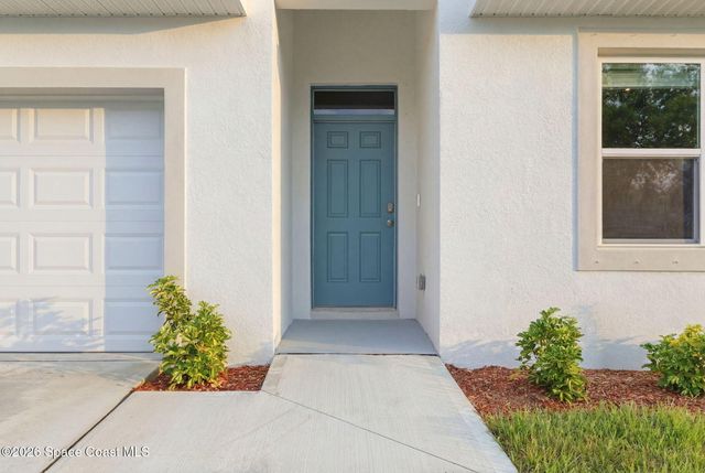 673 Bremerhaven Street NW, Palm Bay, FL 32907