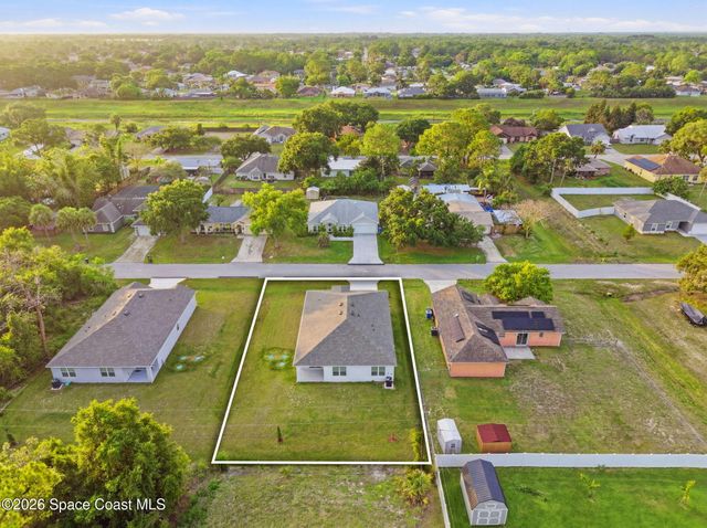 673 Bremerhaven Street NW, Palm Bay, FL 32907