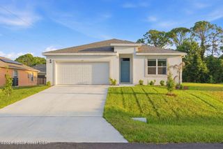 673 Bremerhaven Street NW, Palm Bay, FL 32907