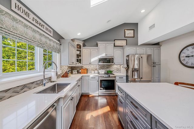 364 Twilight Lane, Smithtown, NY 11787
