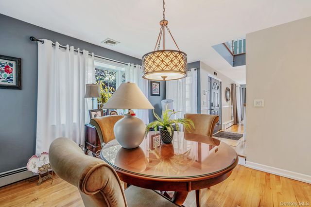 364 Twilight Lane, Smithtown, NY 11787