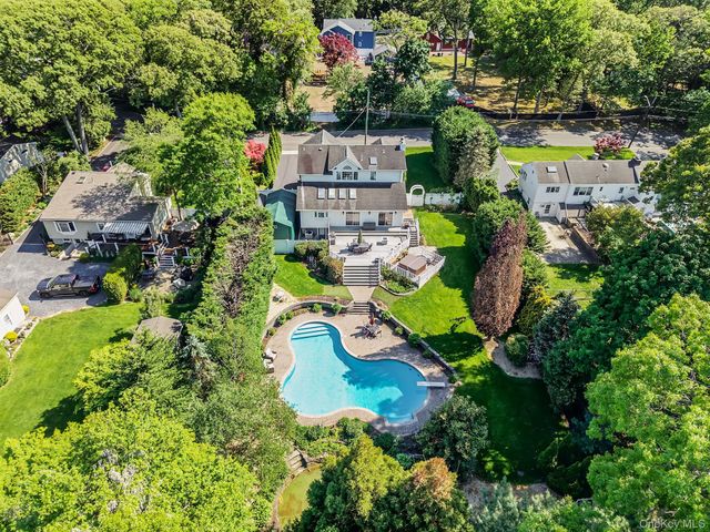364 Twilight Lane, Smithtown, NY 11787