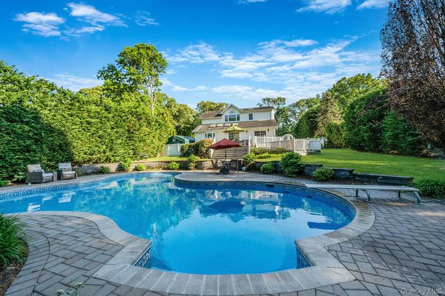 364 Twilight Lane, Smithtown, NY 11787