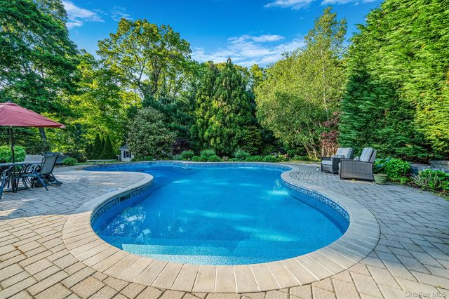 364 Twilight Lane, Smithtown, NY 11787